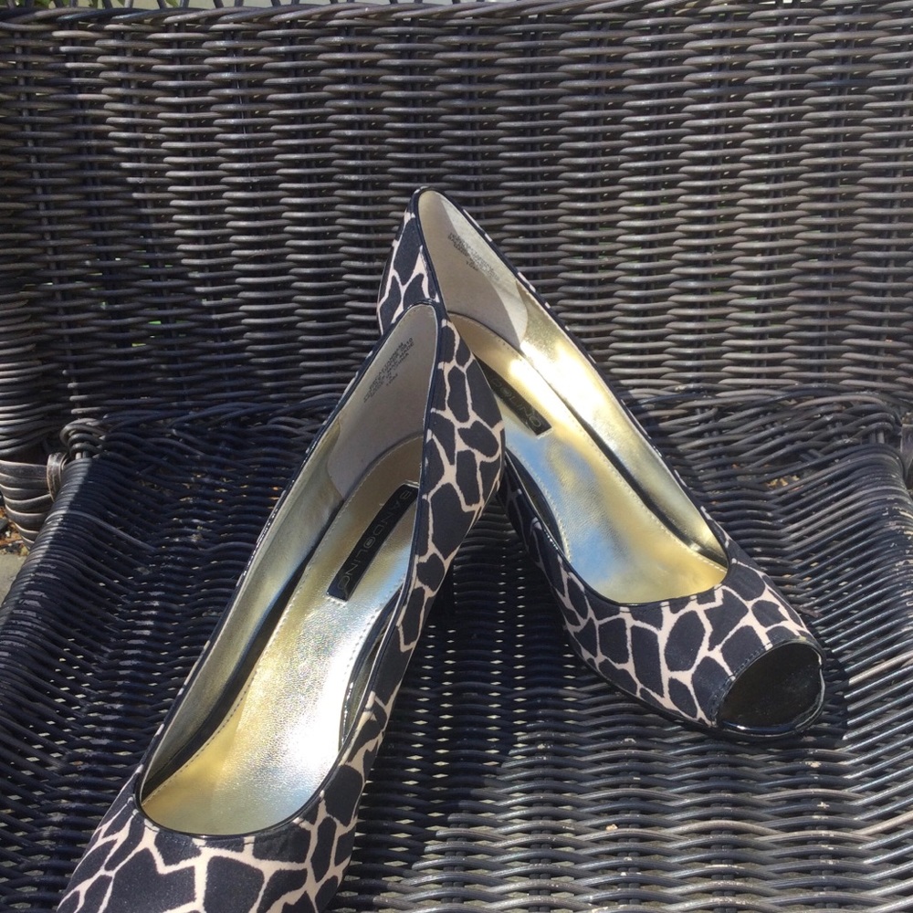 NEW Bandolino glamorous leopard heels